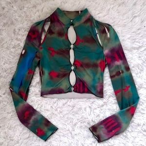 Keyhole cutout long sleeve patterned crop top